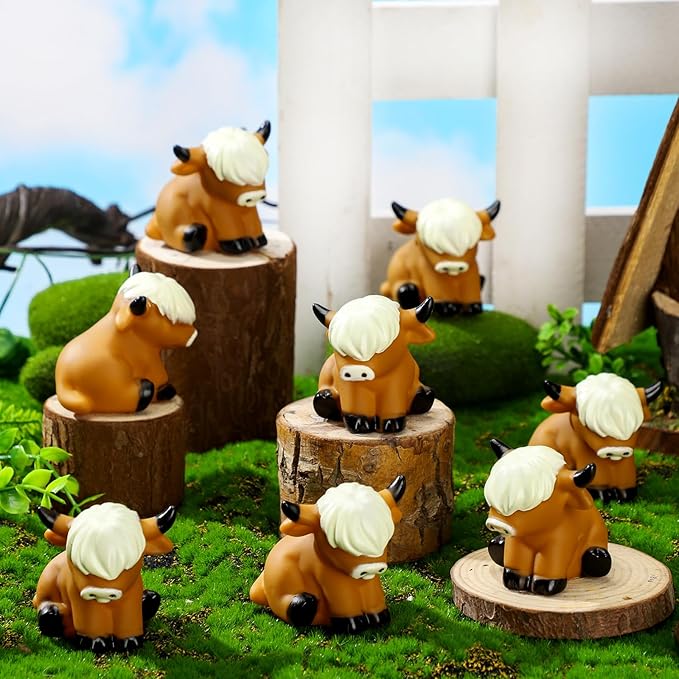 30 Pcs Highland Cow Floating Decorations Bath Rubber Water Squirting Highland Cow Squeaky Figurines Bulk Figurine Statues Decor for Spring Summer Birthday Party
