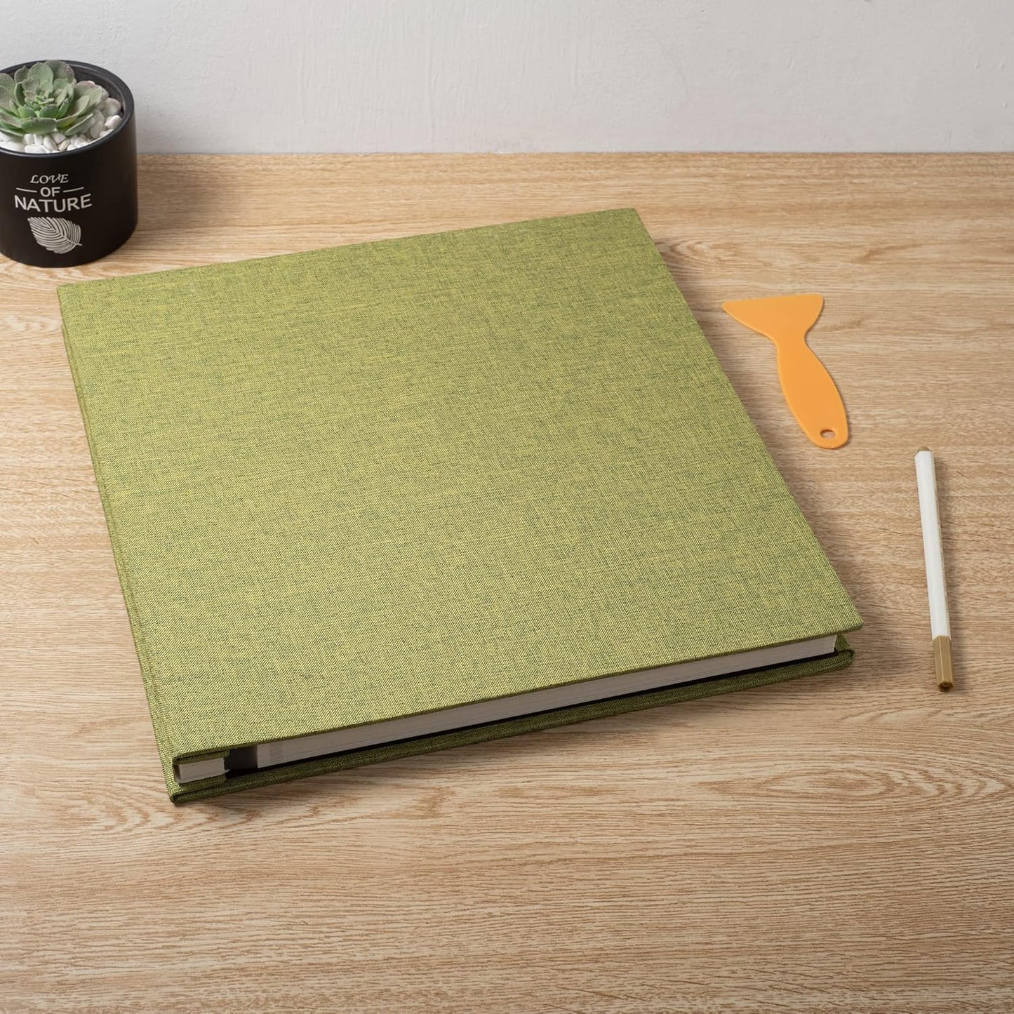 Large Photo Album Self Adhesive Scrapbook Album for 4×6 8×10 Pictures DIY Magnetic Linen Cover Album 60 Pages for Family Wedding Gifts with Metal Pen and Plastic Board