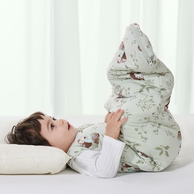 Mosebears Unisex Rayon Made from Bamboo Sleep Sack with 2-Way Zipper,2.5 Tog Baby Winter Sleep Sack(Green Animal,0-6 Months)