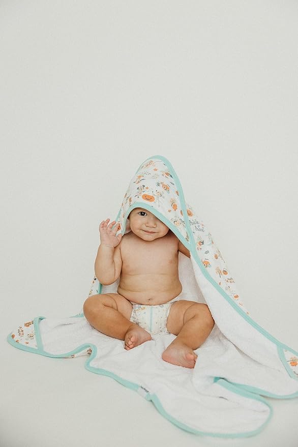 Copper Pearl Premium Knit Hooded Bath Towel 'Mickey Mouse's Boo Bash'