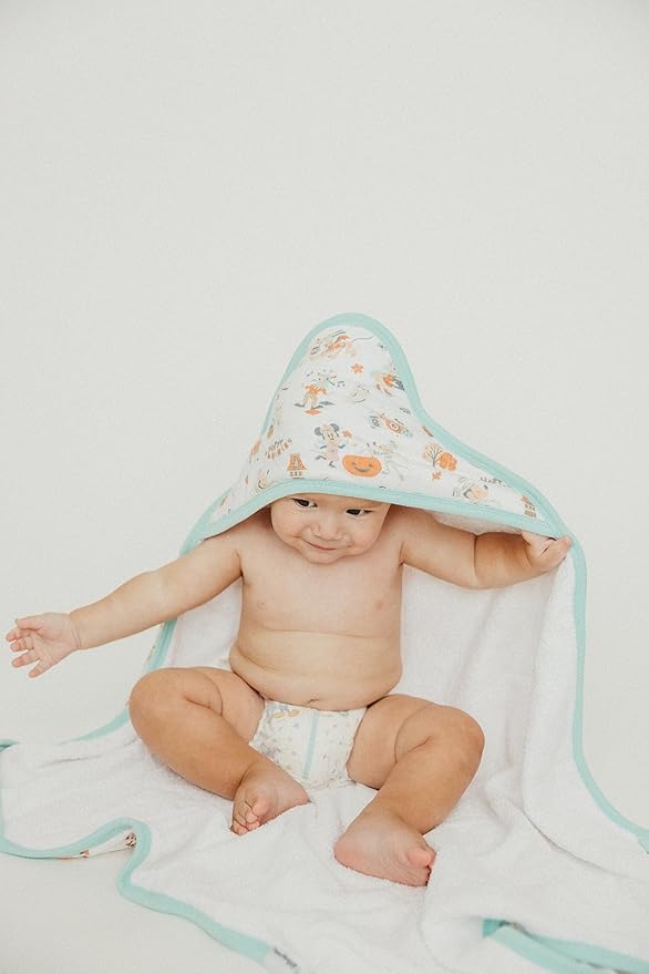 Copper Pearl Premium Knit Hooded Bath Towel 'Mickey Mouse's Boo Bash'