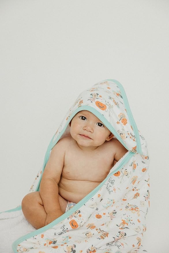 Copper Pearl Premium Knit Hooded Bath Towel 'Mickey Mouse's Boo Bash'