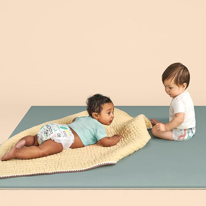 The Honest Company Clean Conscious Diapers for Delicate Skin | Up to 100% Leakproof | Hypoallergenic, Fragrance Free | Gender Neutral | Super Club Box, Size 2 (12-18 lbs), 124 Count (Prints May Vary)