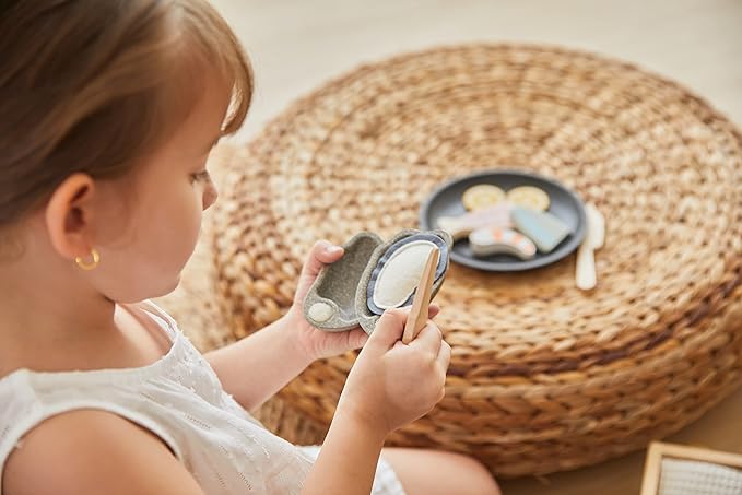 PlanToys® Wooden Pretend Play Seafood Platter Food Toy for Kids | Includes Fish, Prawn, Oyster, Knives & More | Montessori Role Play Kitchen Toy for Imaginative Learning