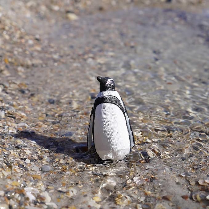 Safari Ltd. Humboldt Penguin Figurine - Detailed 2.93" Plastic Model Figure - Fun Educational Play Toy for Boys, Girls & Kids Ages 3+