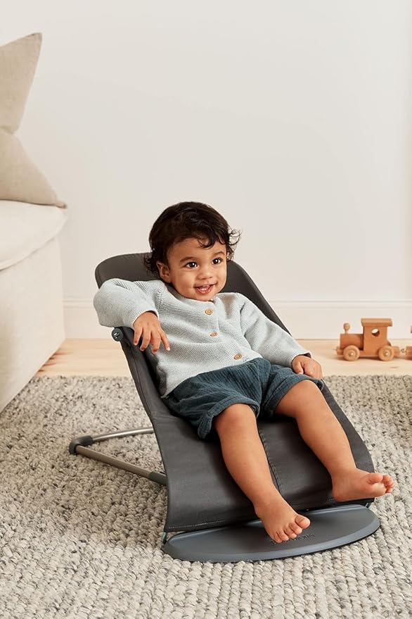 BabyBjörn Bouncer Bliss, Anthracite, Woven, Petal Quilt | 2-in-1 Adjustable Baby Bouncer Seat and Toddler Chair, Newborn to Toddler (8-29 lbs), 4 Positions, Lightweight & Portable