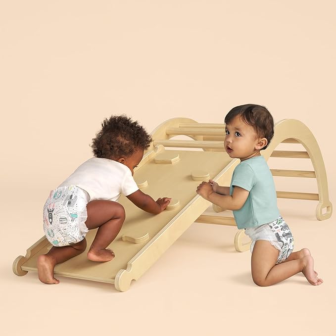 The Honest Company Clean Conscious Diapers for Delicate Skin, Up to 100% Leakproof Hypoallergenic Fragrance-Free Baby Diapers, Gender Neutral Prints, Super Club Box, Size 4 (22–37 lbs), 104 Count