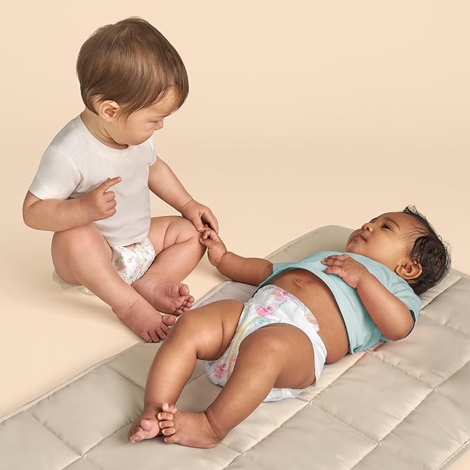 The Honest Company Clean Conscious Diapers for Delicate Skin, Up to 100% Leakproof Hypoallergenic Fragrance-Free Baby Diapers, Girl Prints, Club Box, Size Newborn, 72 Count (Prints May Vary)