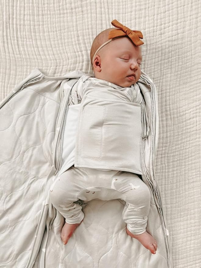 GUNAMUNA Swaddle Wrap for Newborns – Arms In or Out, Easy Diaper Changes with WONDERZiP, Soft Sleep Sack, 2.5 TOG