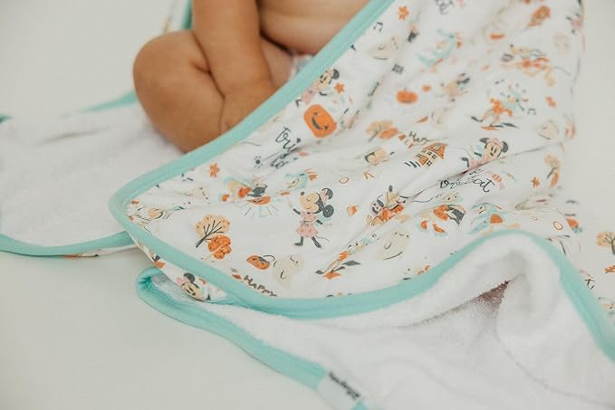 Copper Pearl Premium Knit Hooded Bath Towel 'Mickey Mouse's Boo Bash'