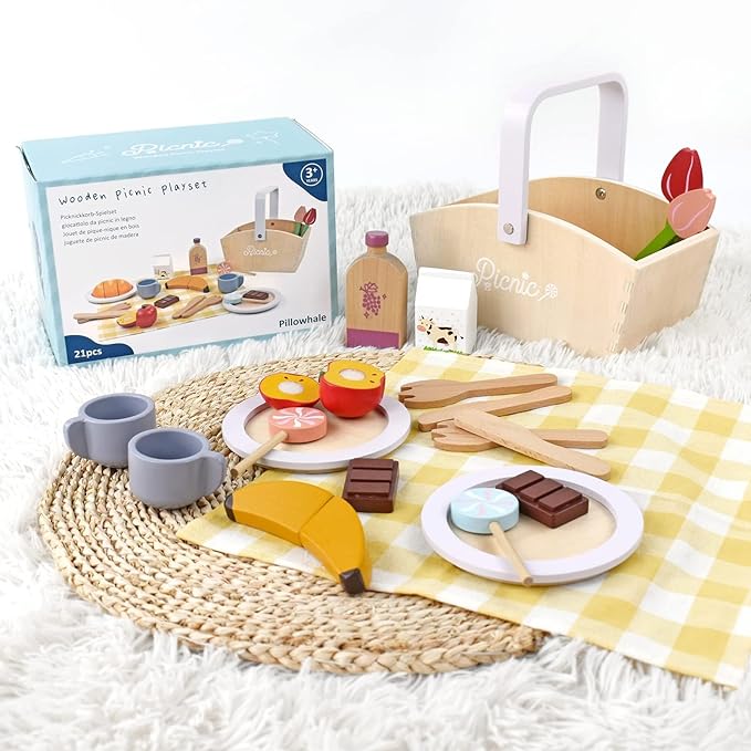 Wooden Picnic Basket Play Food Set – 21 PCS Pretend Kids Kitchen Toy with Blanket, Cutting Fruit & Dual Place Settings – Imaginative Outdoor Role-Play Gift for Toddlers Ages 3+