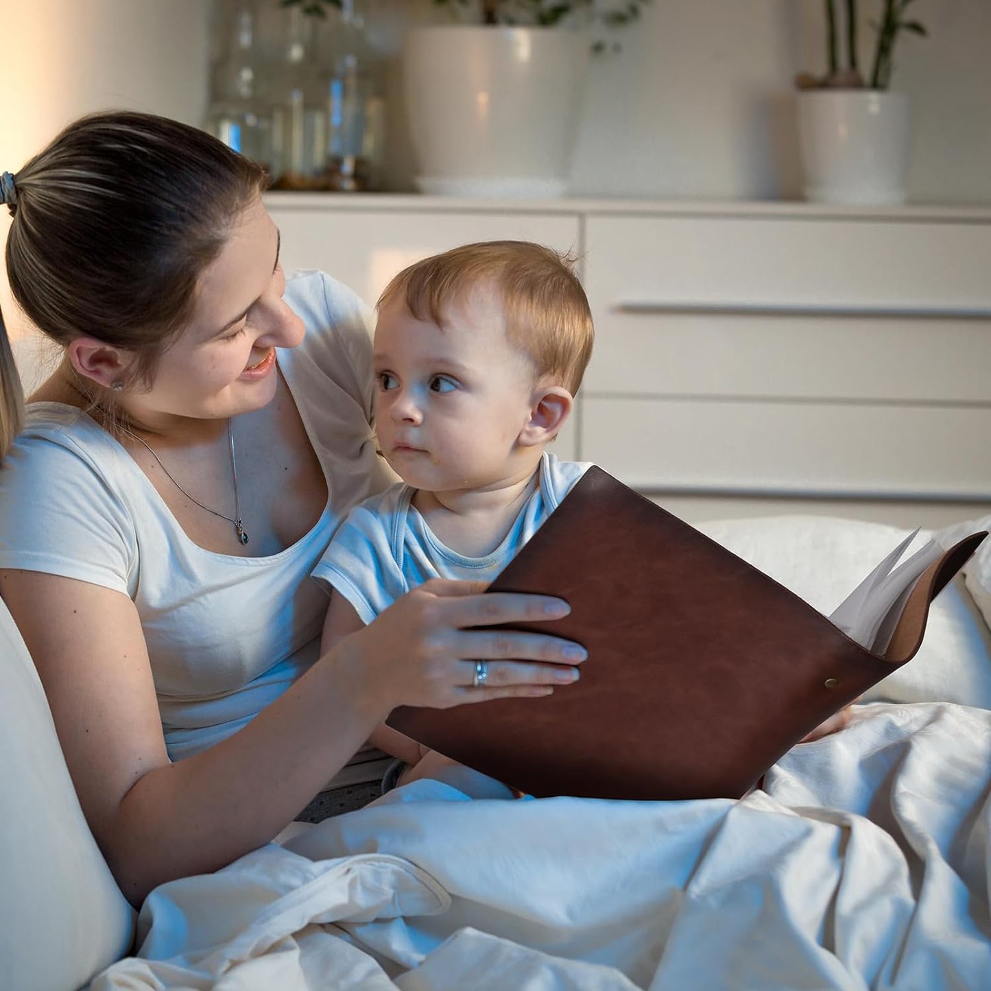 Photo Album 4x6 200 Photos, Genuine Leather Photo Albums with Writing Space with 30 Writing Paper, Travel Family Wedding Kids Graduation Ultrasound Baby Picture Album Scrapbook Photo Album (MOON)