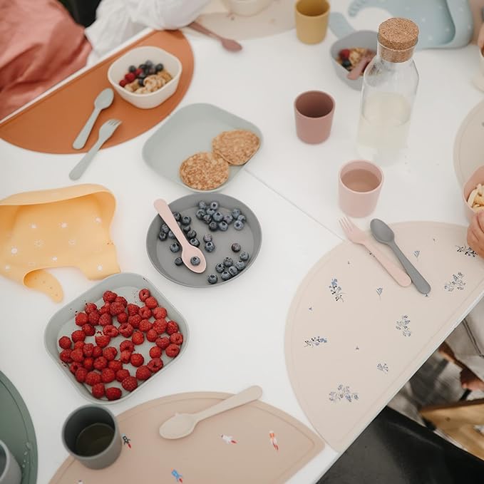 mushie Round Dinnerware Plates for Kids | Made in Denmark, Set of 2 (Powder Blue)