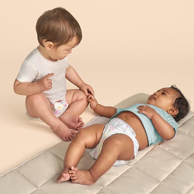 The Honest Company Clean Conscious Diapers for Sensitive Skin, Up to 100% Leakproof Hypoallergenic Fragrance-Free Baby Diapers, Girl Prints, Super Club Box, Size 1 (8–14 lbs), 136 Count