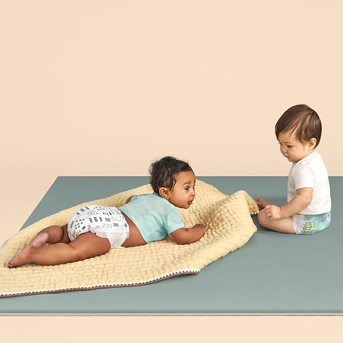 The Honest Company Clean Conscious Diapers for Sensitive Skin, Up to 100% Leakproof Hypoallergenic Fragrance-Free Baby Diapers, Gender Neutral Prints, Super Club Box, Size 1 (8–14 lbs), 136 Count