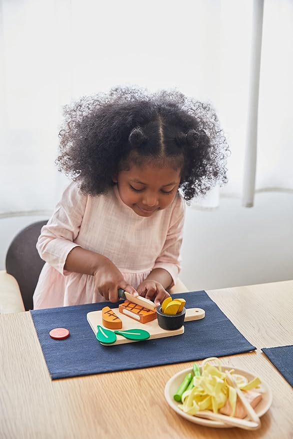 PlanToys® Wooden Steak Pretend Cooking Toy for Kids | Includes Steak, Vegetables, Knife & Tray | Eco-Friendly Montessori Play Food Set for Imaginative Kitchen Role Play