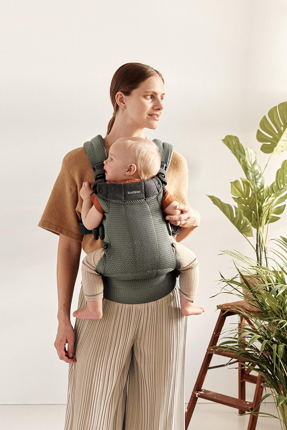 BabyBjörn Baby Carrier Harmony, Dark Green, 3D Mesh | 3-in-1 Ergonomic Baby Carrier; Newborn, Facing-in, Outward-Facing, and Back Carrying Positions Supported (7-40 lbs), Newborn to Toddler