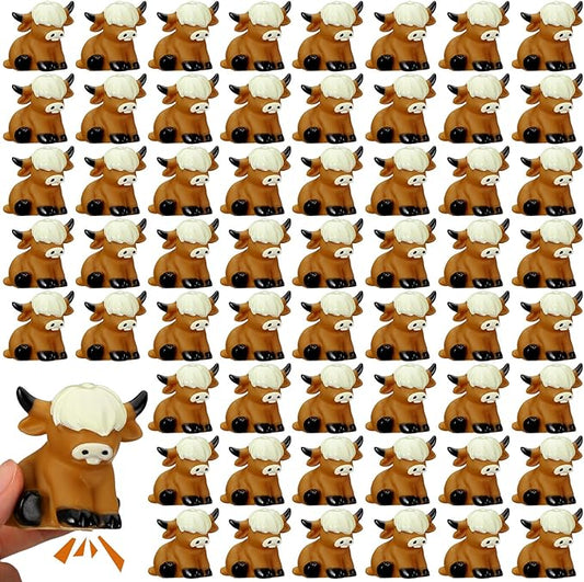 60 Pcs Highland Cow Floating Decorations Bath Rubber Water Squirting Highland Cow Squeaky Figurines Bulk Figurine Statues Decor for Spring Summer Birthday Party
