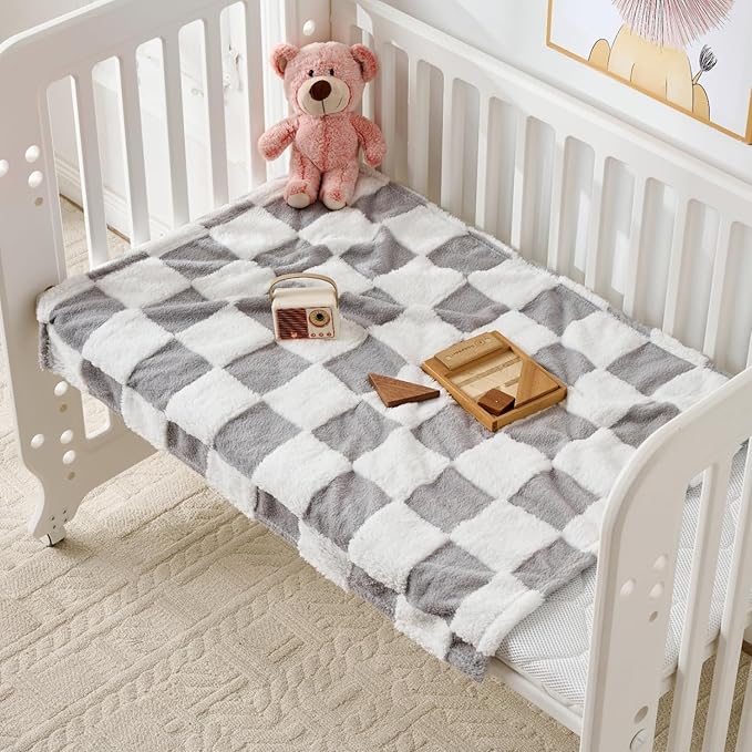 Fleece Baby Blanket for Unisex 3D Checkerboard Design, Warm Cozy and Fluffy Infant Newborn Toddler Small Receiving Blankets for Stroller, 30x40 Inches,Grey