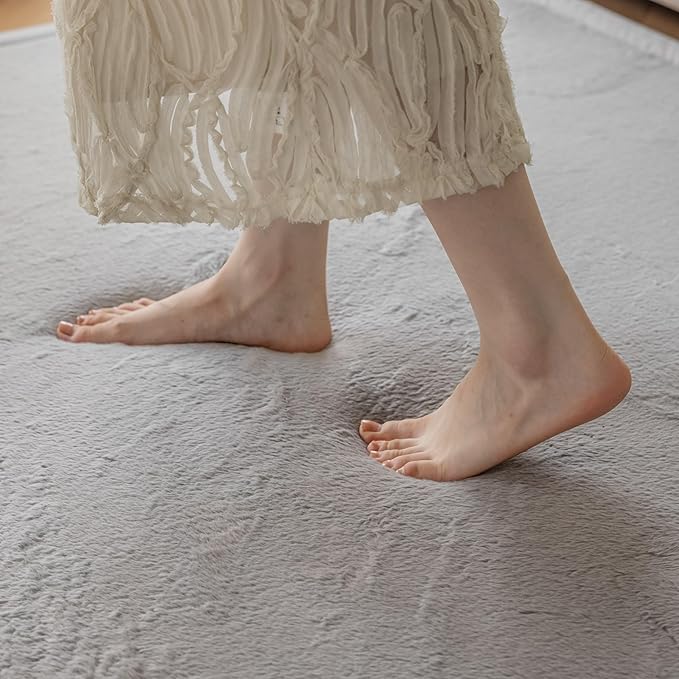 Loartee Faux Rabbit Fur Rug - 1.18" Thick Soft Fluffy Area Rug, Non-Slip Memory Foam Crawling Mat, Light Gray, 78"x110"