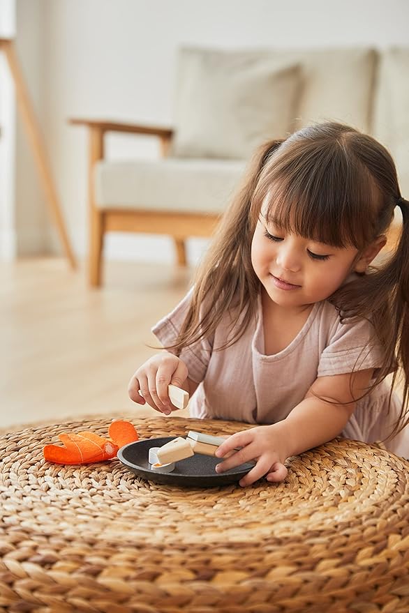 PlanToys® Wooden Pretend Play Seafood Platter Food Toy for Kids | Includes Fish, Prawn, Oyster, Knives & More | Montessori Role Play Kitchen Toy for Imaginative Learning