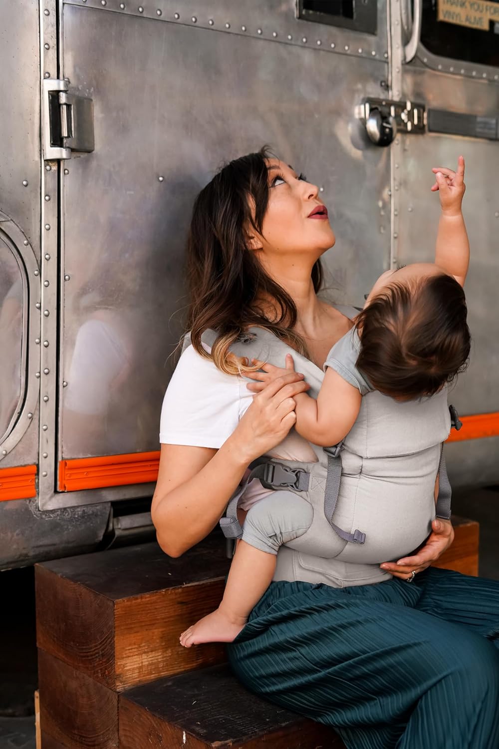 Beco Gemini Baby Carrier from Newborn to Toddler - Certified Ergonomic Newborn Baby Carrier for Infants and Children of 7-35 lbs - M Shape, Adjustable Seat, 100% Cotton (Ecru)