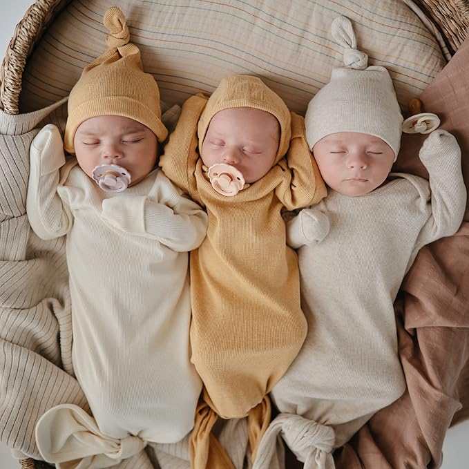 FRIGG Daisy Natural Rubber Baby Pacifier | Made in Denmark | BPA-Free (Baby Pink/Soft Lilac, 6-18 Months) 2-Pack