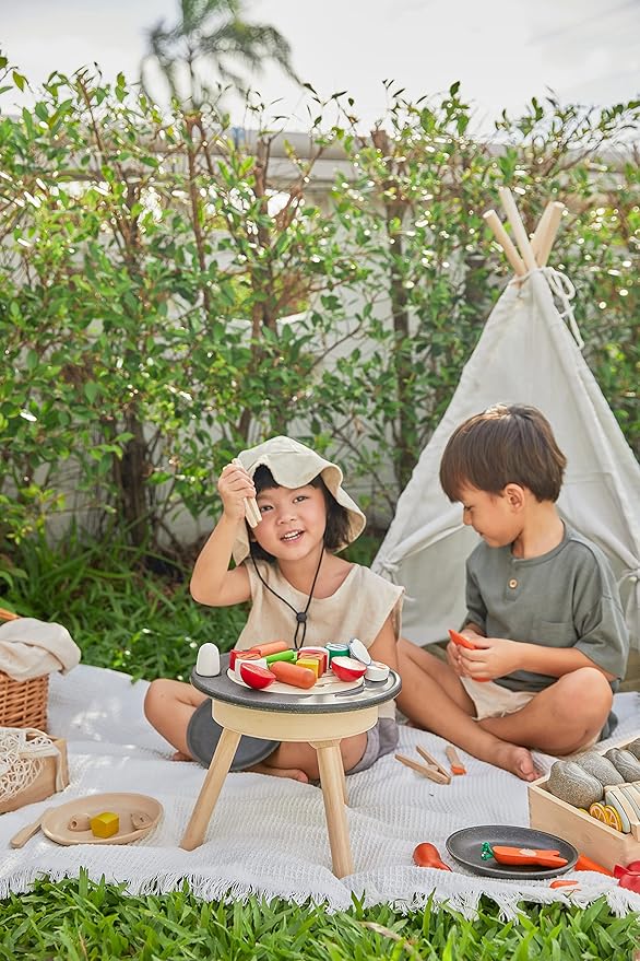 PlanToys® Wooden Barbeque Pretend Cooking Toy for Kids | Kitchen Toy Includes Grill, Food Pieces, Tongs & Charcoal Stove | Montessori Food Role Play Set for Fine Motor Skills & Imaginative Learning