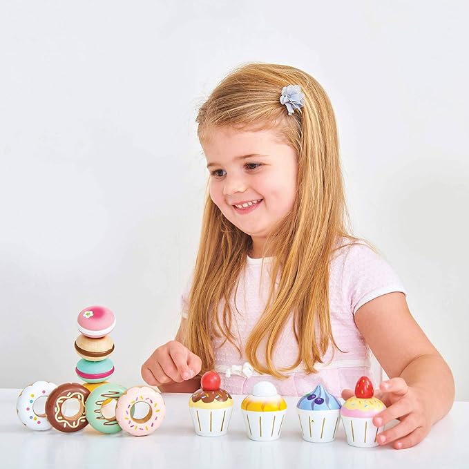 Le Toy Van - Adorable Honeybake Petit Four Cupcakes | Childrens Wooden Food Pretend Toy Cakes | Birthday Cake Or Afternoon Tea Role Play Toy (TV331)
