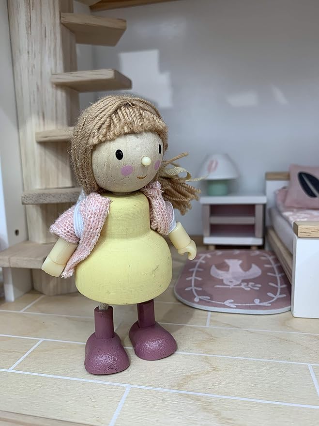 Tender Leaf Toys - The Goodwood Family - Wooden Miniatures Flexible Doll, Multicultural Action Figure for Dollhouse - Encourage Creative and Imaginative Fun Play for Children - Age 3+