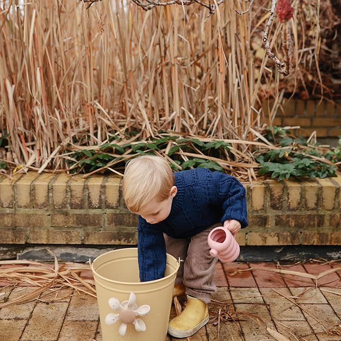 mushie Silicone Watering Can | Bath and Outdoor Play for Toddlers 10 Months+ (Vanilla Confetti)