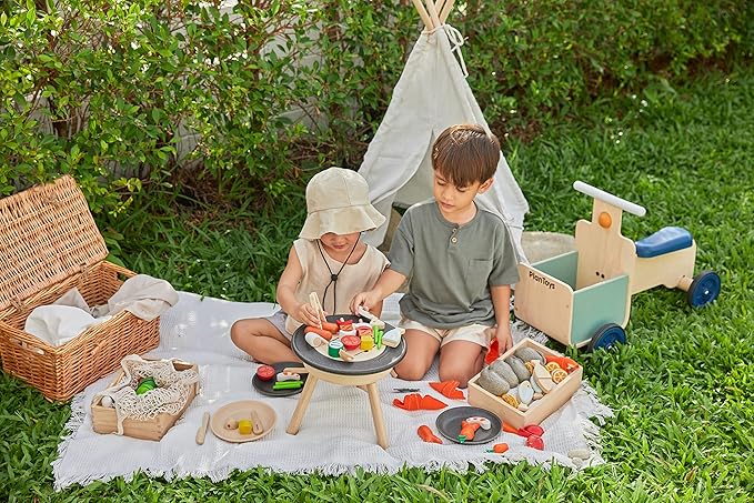 PlanToys® Wooden Barbeque Pretend Cooking Toy for Kids | Kitchen Toy Includes Grill, Food Pieces, Tongs & Charcoal Stove | Montessori Food Role Play Set for Fine Motor Skills & Imaginative Learning