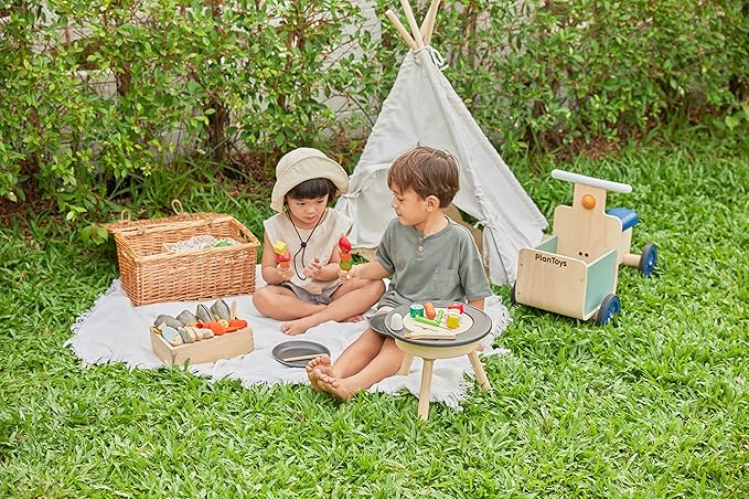 PlanToys® Wooden Barbeque Pretend Cooking Toy for Kids | Kitchen Toy Includes Grill, Food Pieces, Tongs & Charcoal Stove | Montessori Food Role Play Set for Fine Motor Skills & Imaginative Learning